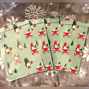 20 - 10 X 13 Christmas Gnomes Non Padded Poly Mailers